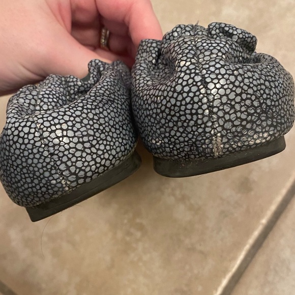 Tory Burch Reva flags in gray stingray leather - Picture 2 of 5